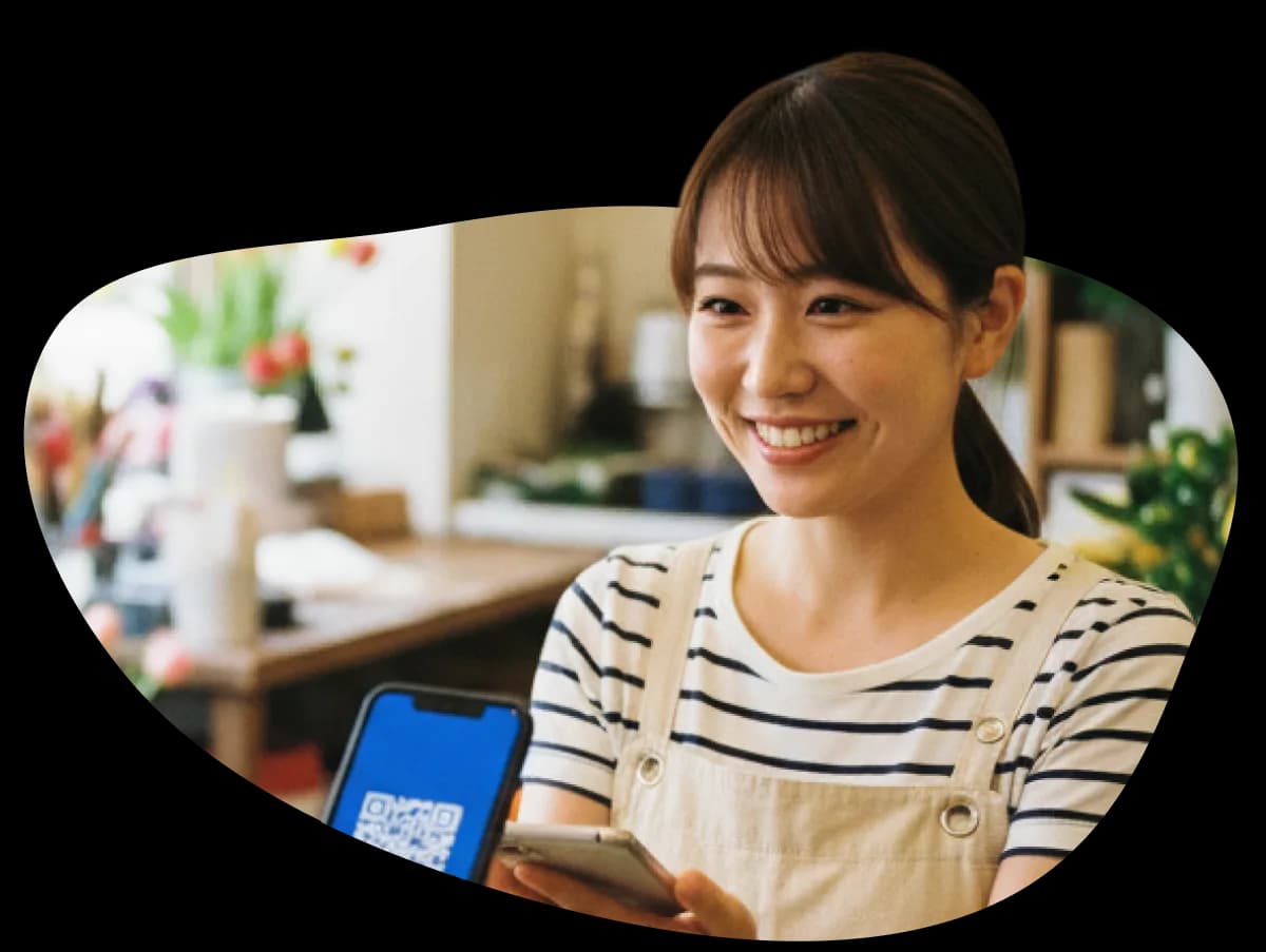 花屋スタッフがcoupoでクーポンを確認する様子