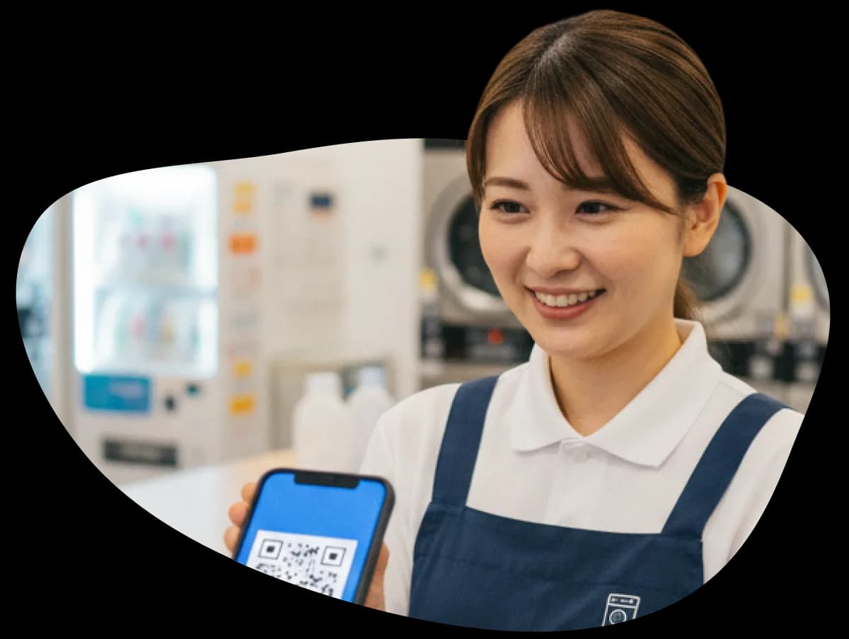 コインランドリーでcoupoのクーポンを確認する様子